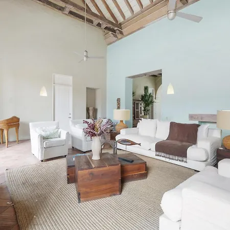 Casa Del Dragon - Modern Colonial Vacation Home, Cartagena