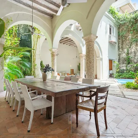 Casa Del Dragon - Modern Colonial Vacation Home,