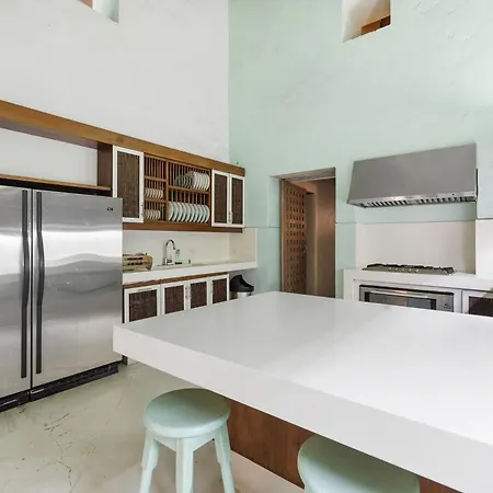 Сasa de vacaciones Casa Del Dragon - Modern Colonial Vacation Home, *