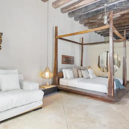 Casa Del Dragon - Modern Colonial Vacation Home, Сasa de vacaciones *