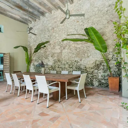 Casa Del Dragon - Modern Colonial Vacation Home,